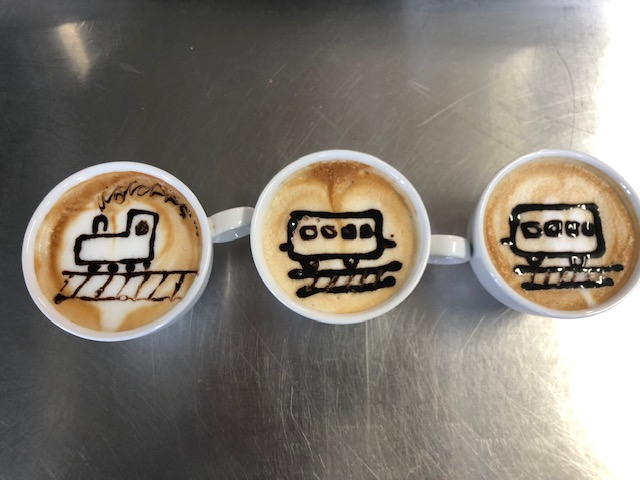 Nauczyciele poznali tajniki latte art.